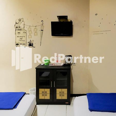 Reddoorz At Sparkling Hotel Surabaya Exterior foto