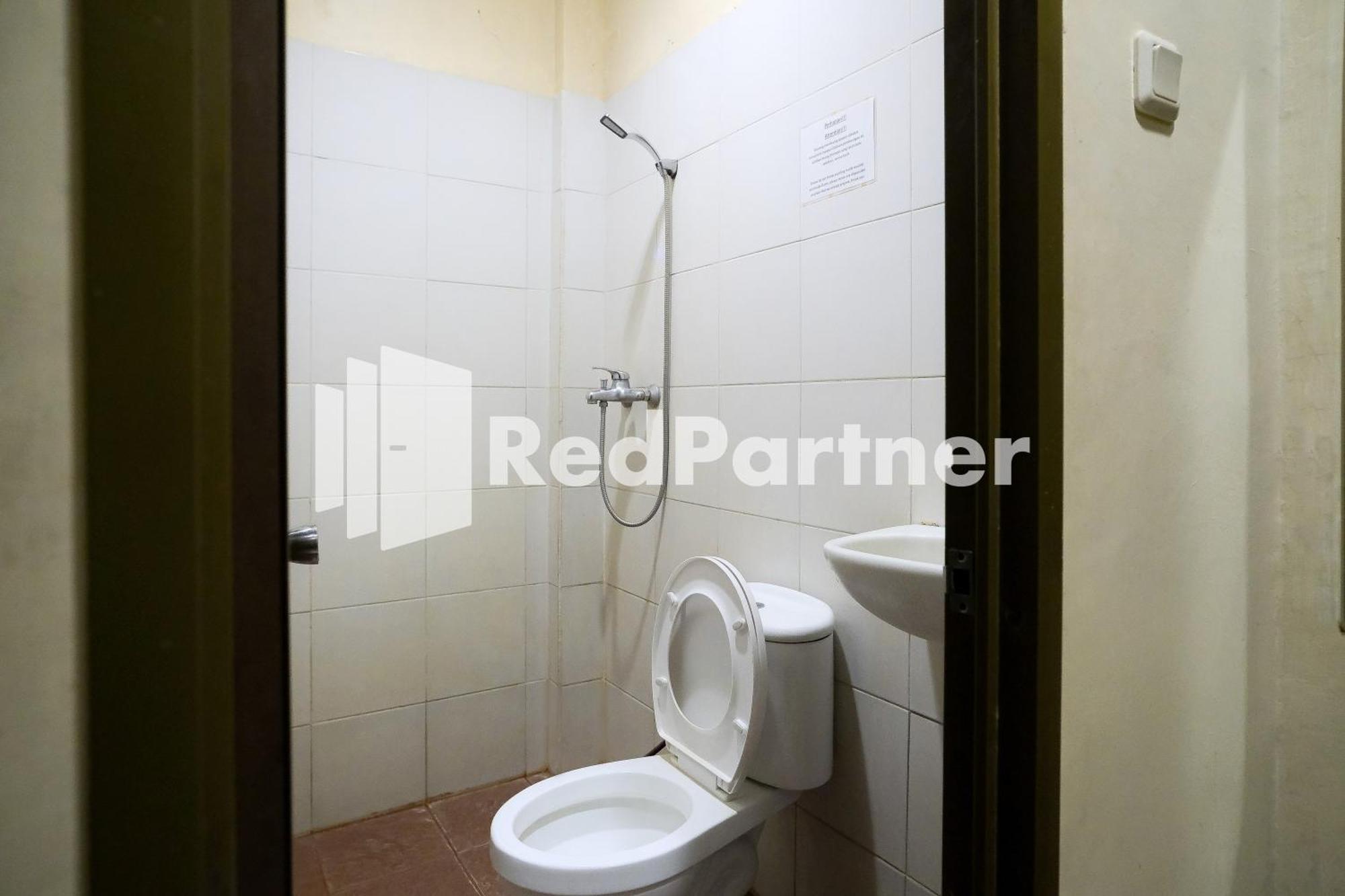 Reddoorz At Sparkling Hotel Surabaya Exterior foto