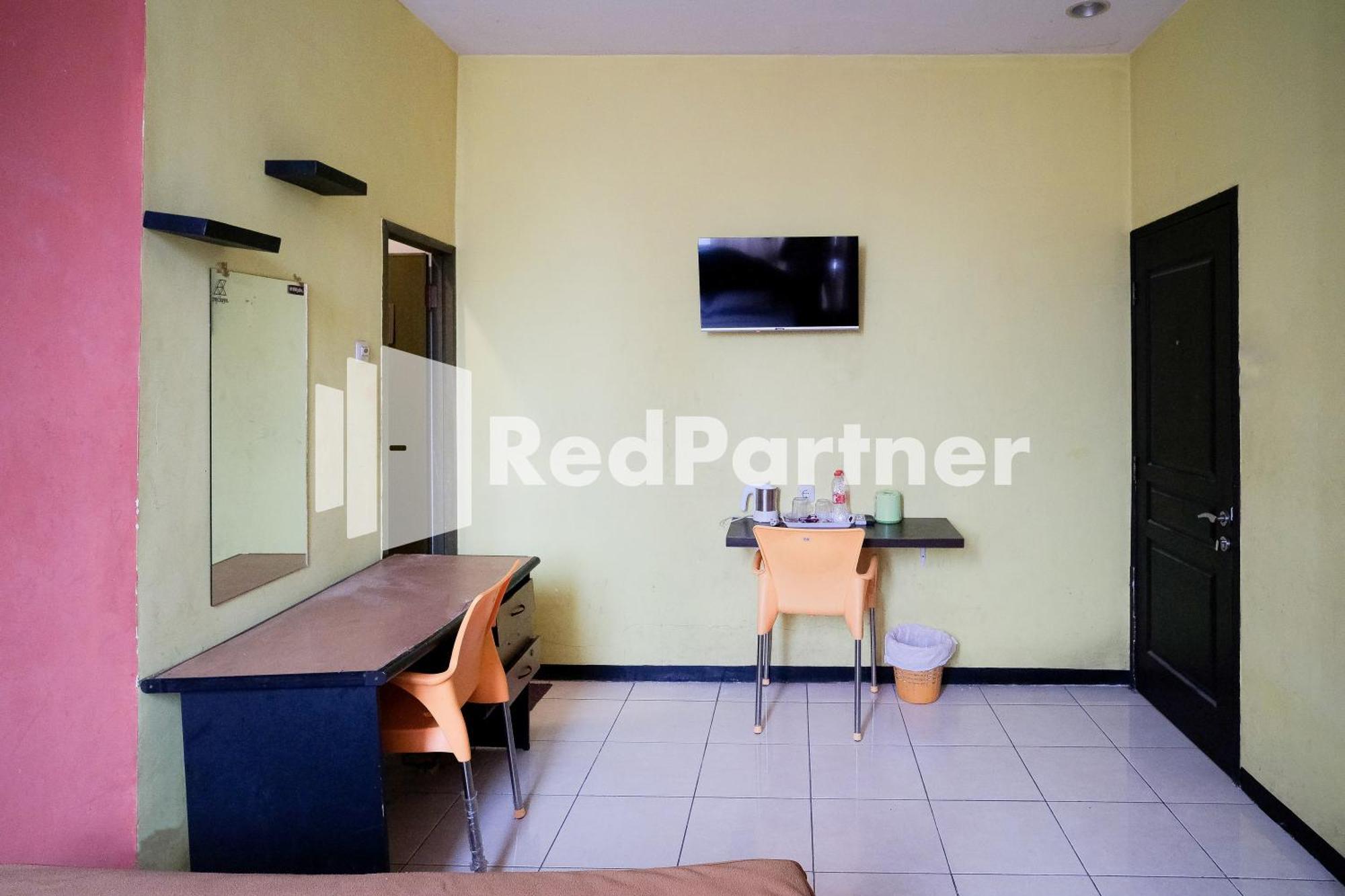 Reddoorz At Sparkling Hotel Surabaya Exterior foto