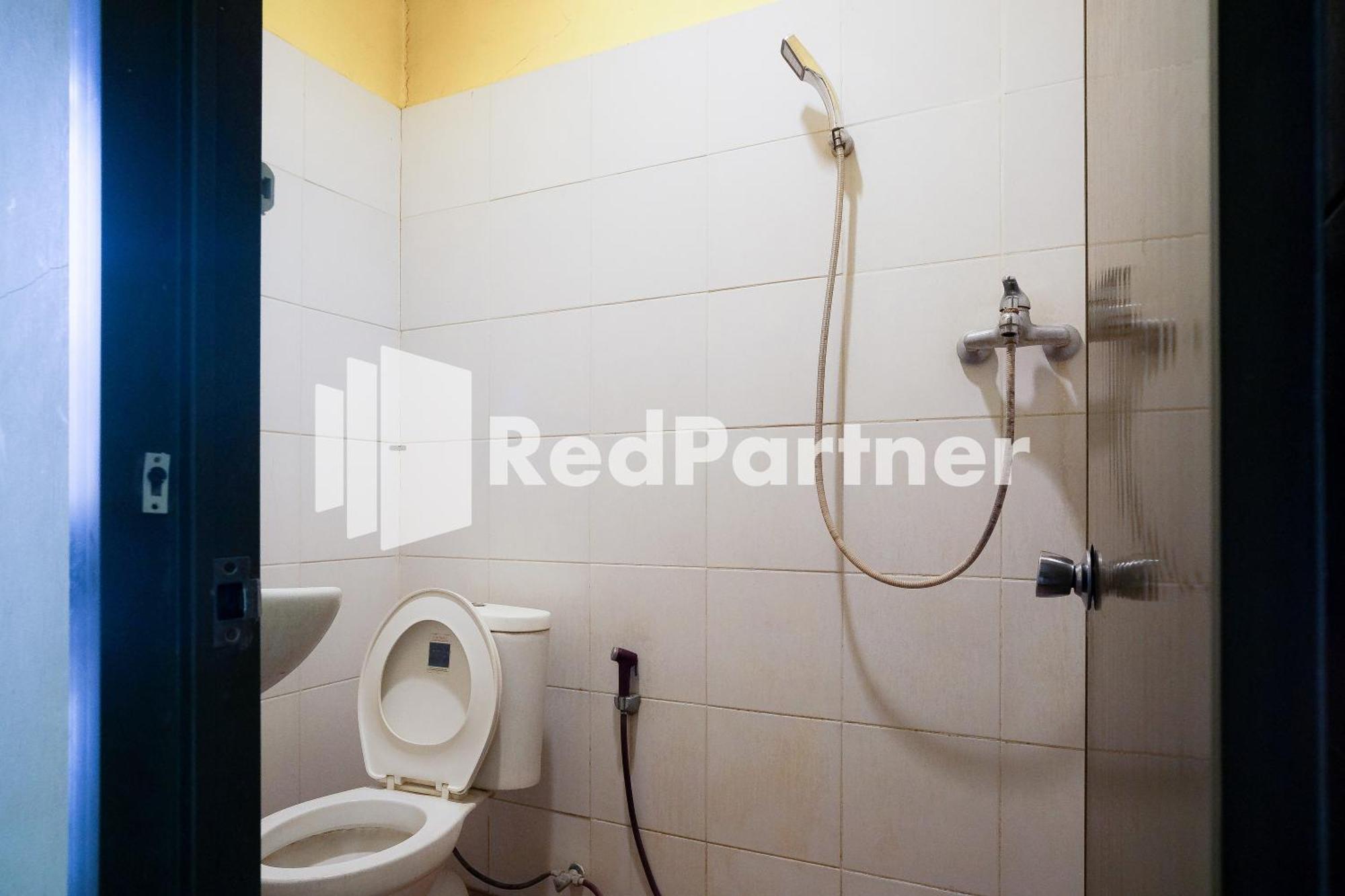 Reddoorz At Sparkling Hotel Surabaya Exterior foto